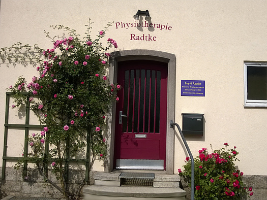 Eingang der Physiotherapie Ingrid Radtke in Tröstau